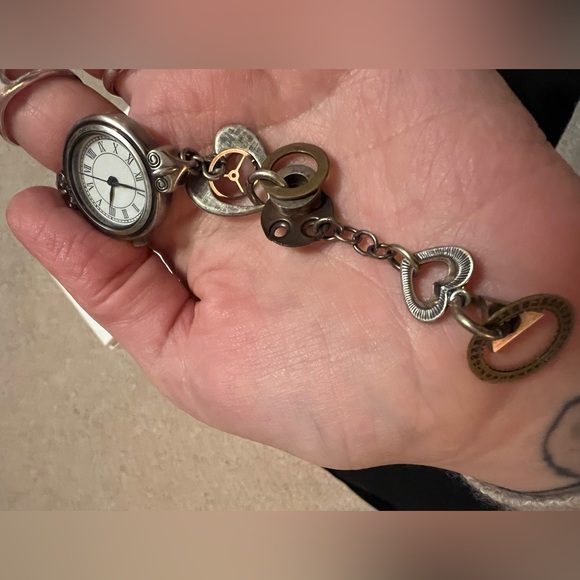 ✨❤️Hearts Abound!❤️✨ Awesome watch from Fireworks with tons of shapes & textures - Picture 9 of 9